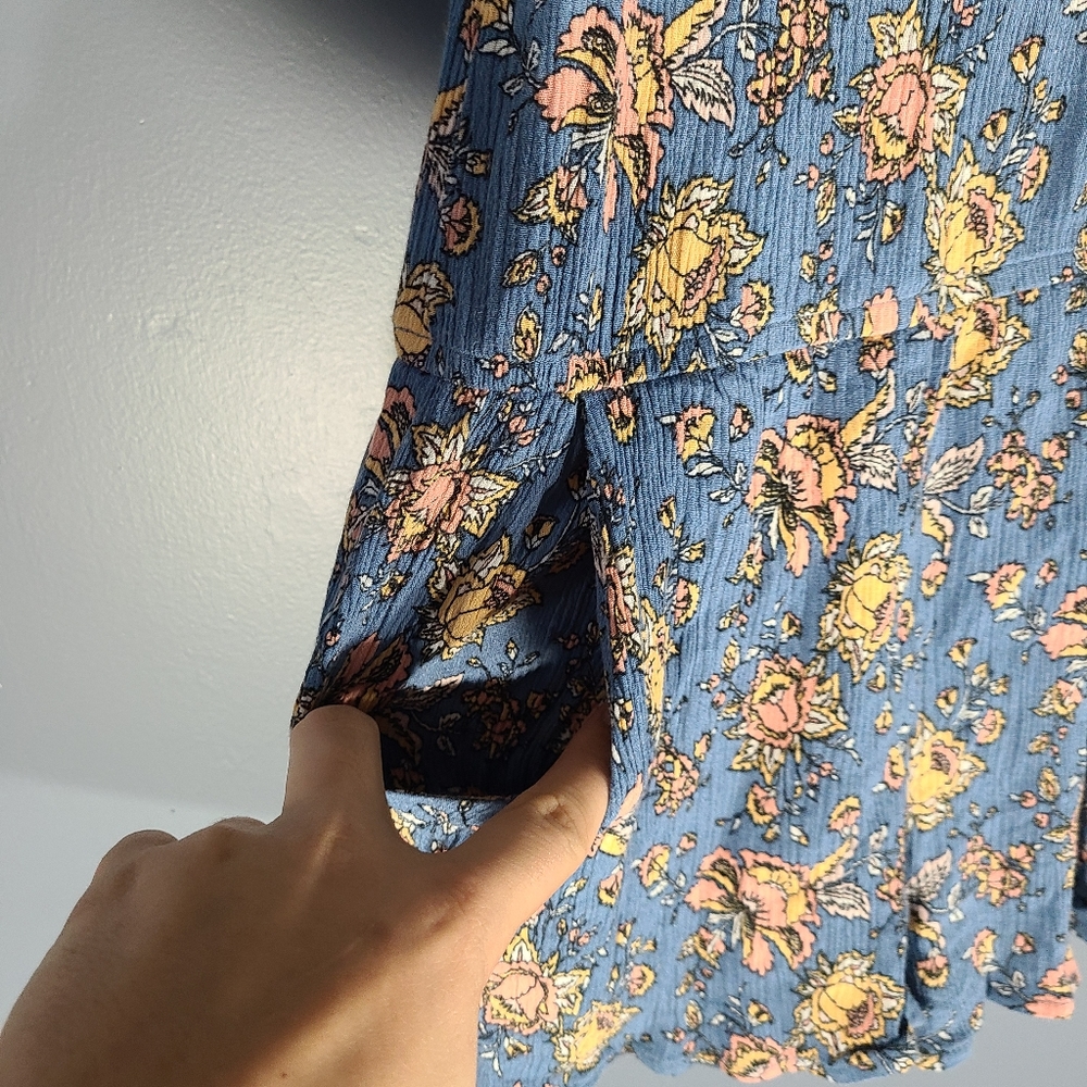 Mikey and Joey floral blouse - Picture 2 of 6